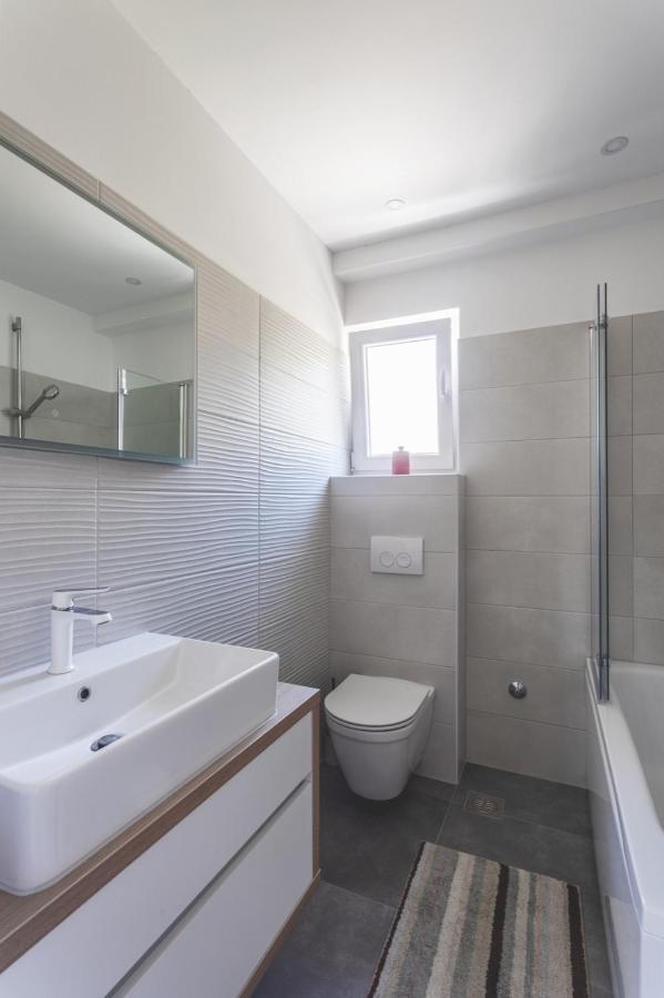 Center Golden Ray Apartment