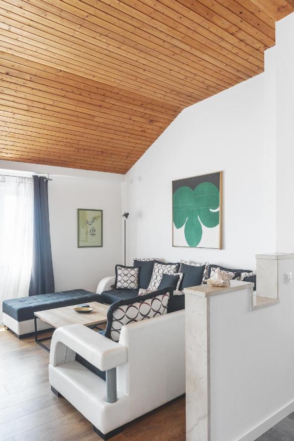 Center Golden Ray Apartment