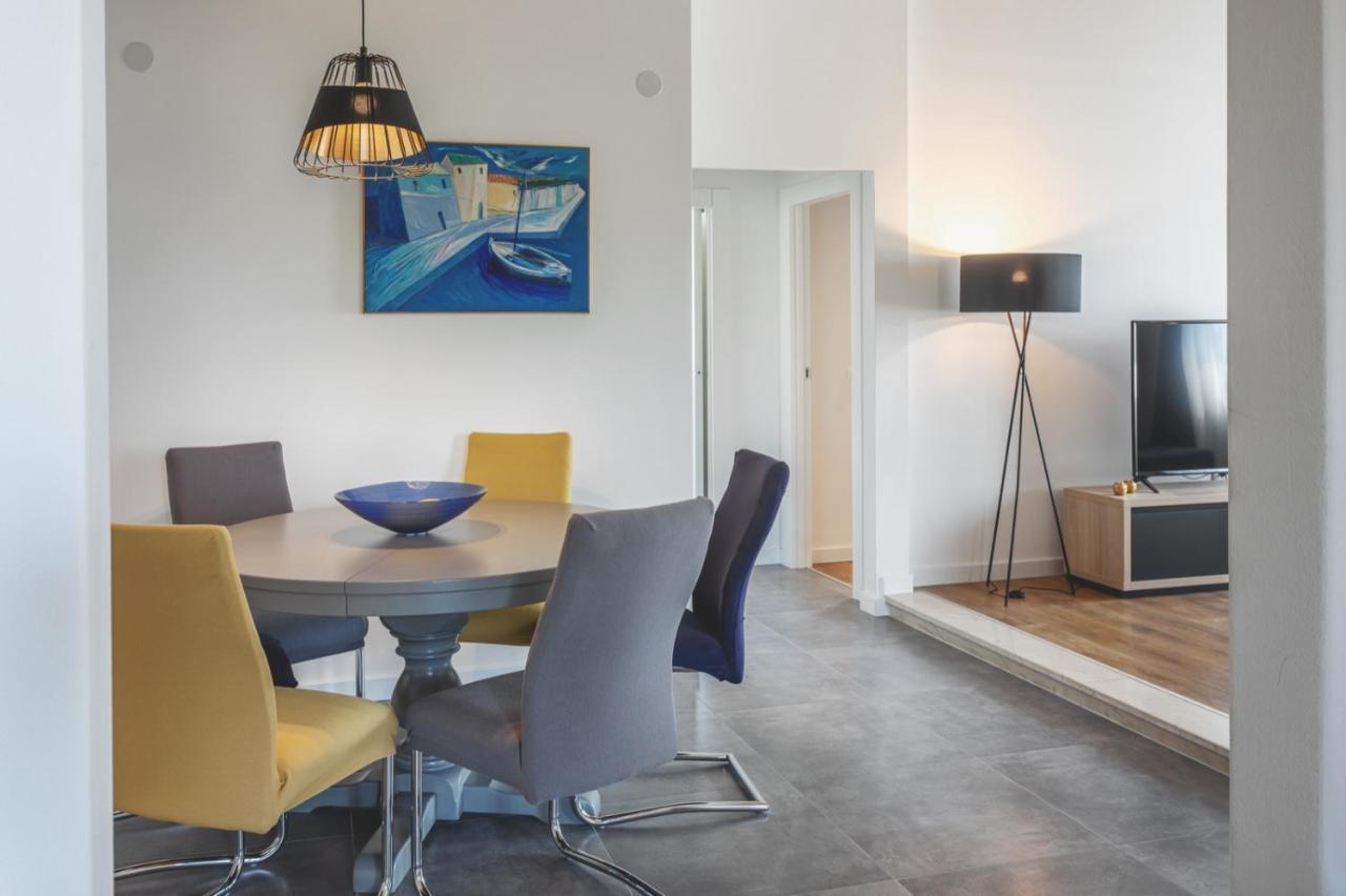 Center Golden Ray Apartment