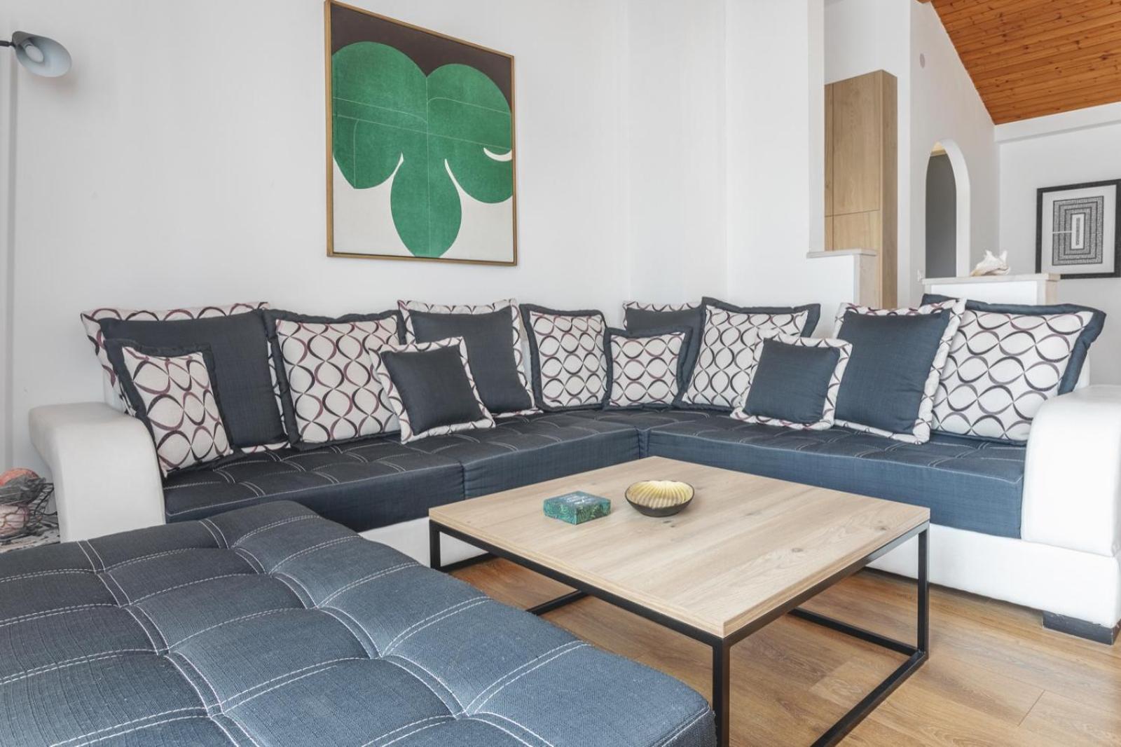 Center Golden Ray Apartment